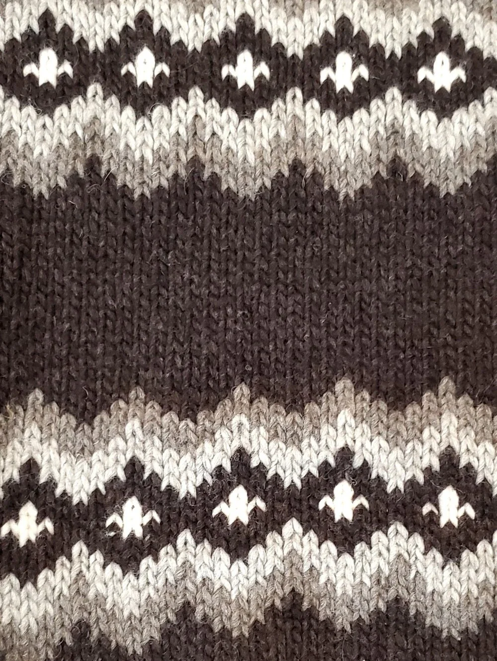 Chilly Dog Hand Knitted 100% Wool Brown, White+Gray Diamond Dog Sweater, Large